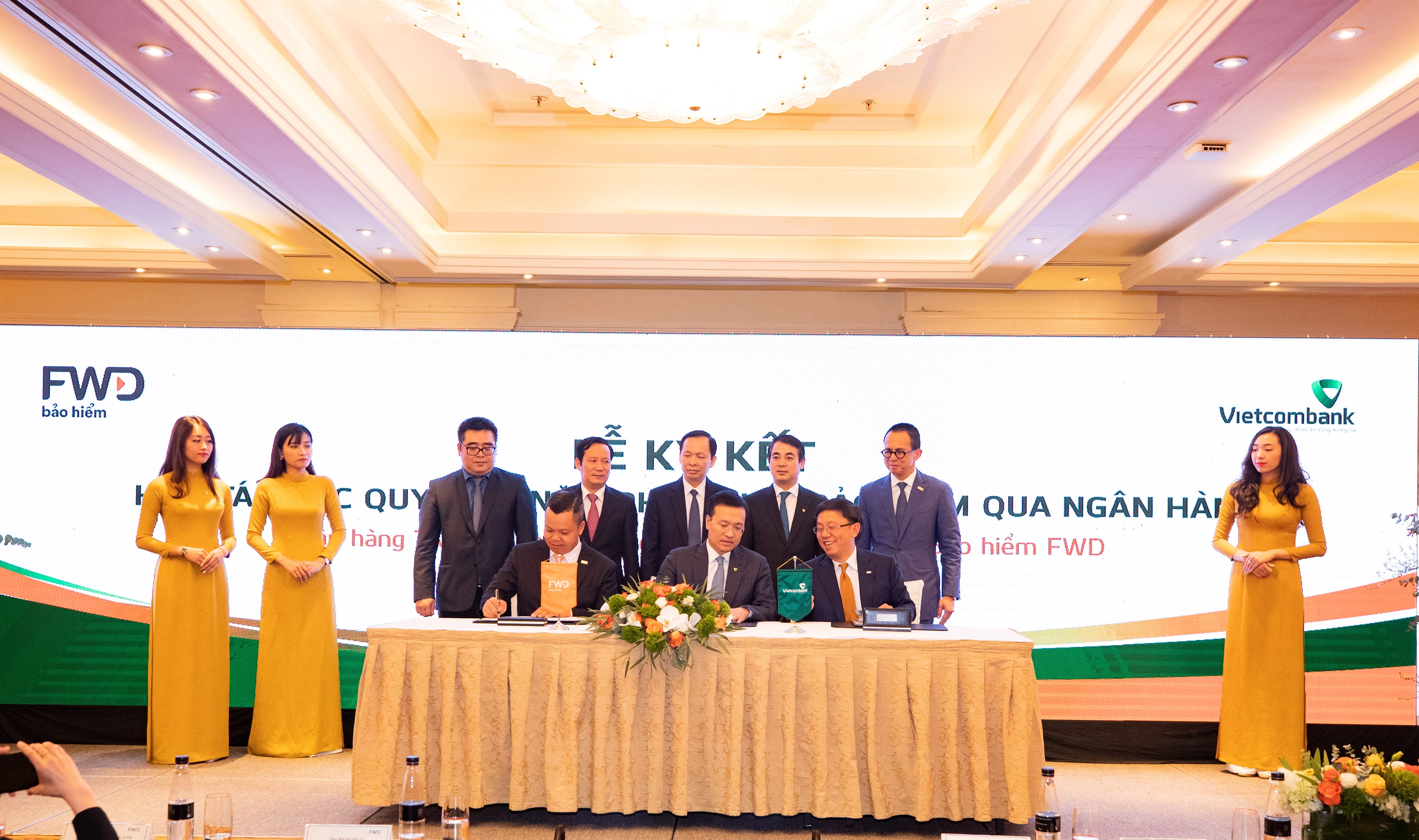 Vietcombank và FWD ký kết hợp tác độc quyền 15 năm phân phối bảo hiểm qua ngân hàng tại Việt Nam